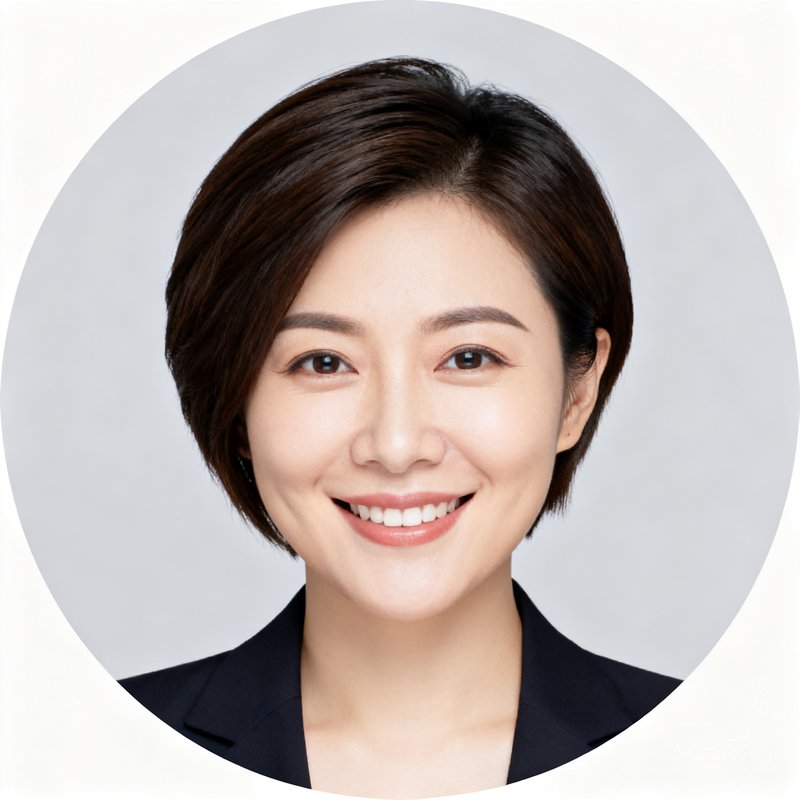 技术总监林薇的圆形头像，女性，短发干练，微笑面对镜头
